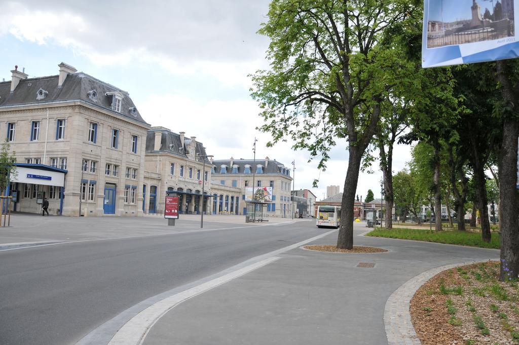 Hotel De Paris Charleville-Mézières エクステリア 写真